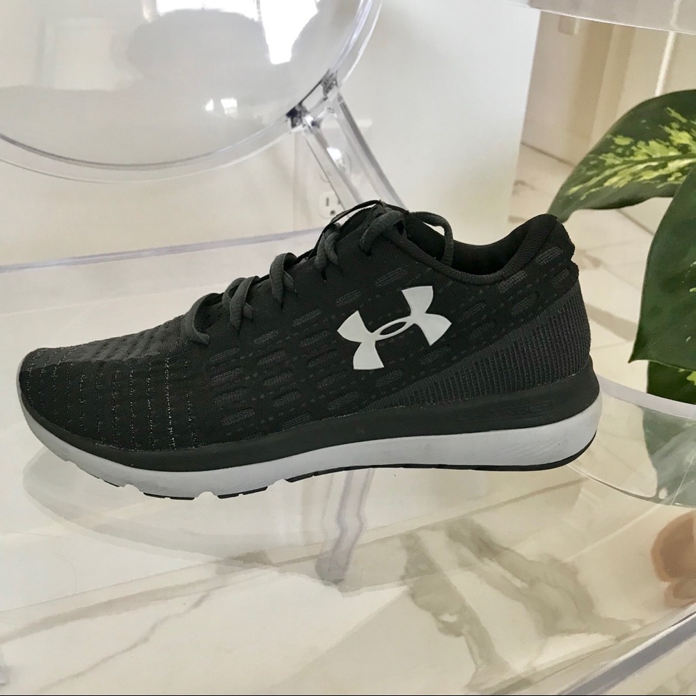 Under Armour (charged) sneaker
